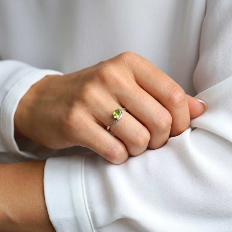 Bague Argent Rhodié Péridot Ovale 7x5mm porté