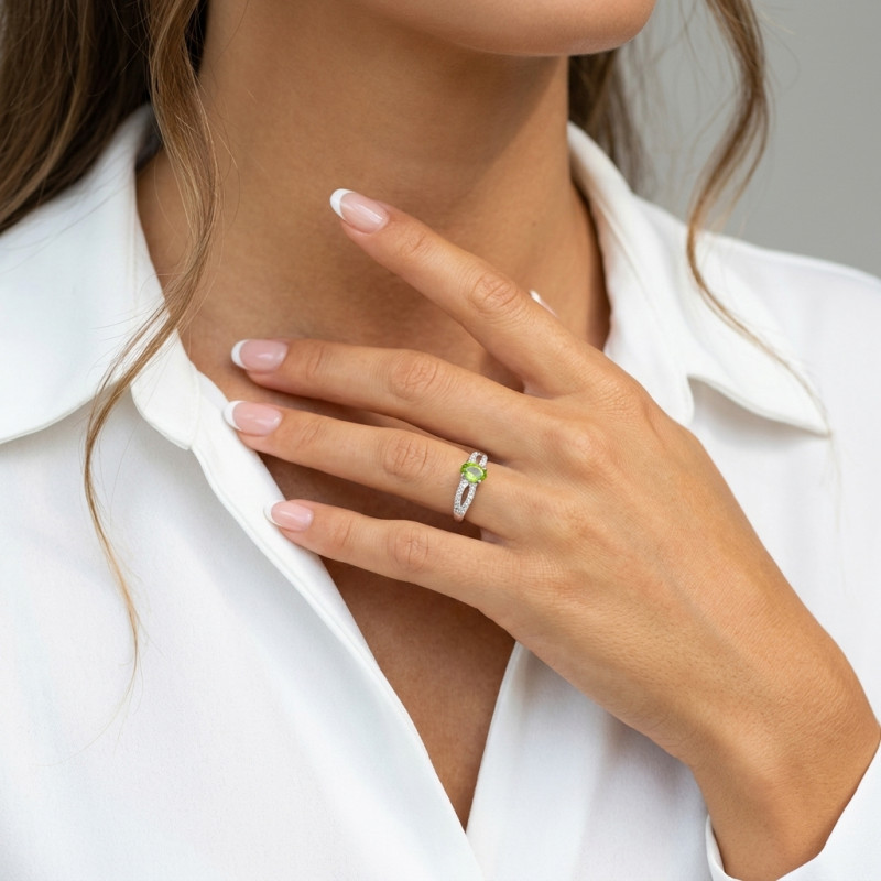Bague Argent Rhodié Péridot Ovale 7x5mm porté