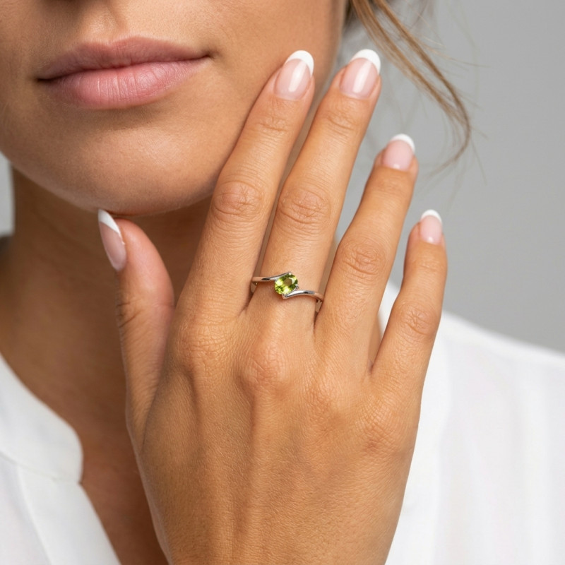 Bague Argent Rhodié Péridot Ovale 7x5mm porté