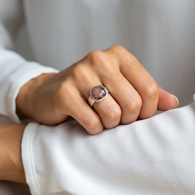 Bague Argent Rhodonite Coussin 12mm porté