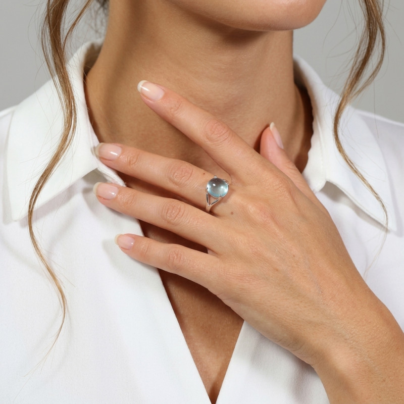 Bague Argent Topaze Bleue traitée Cabochon Ovale 12x10 porté