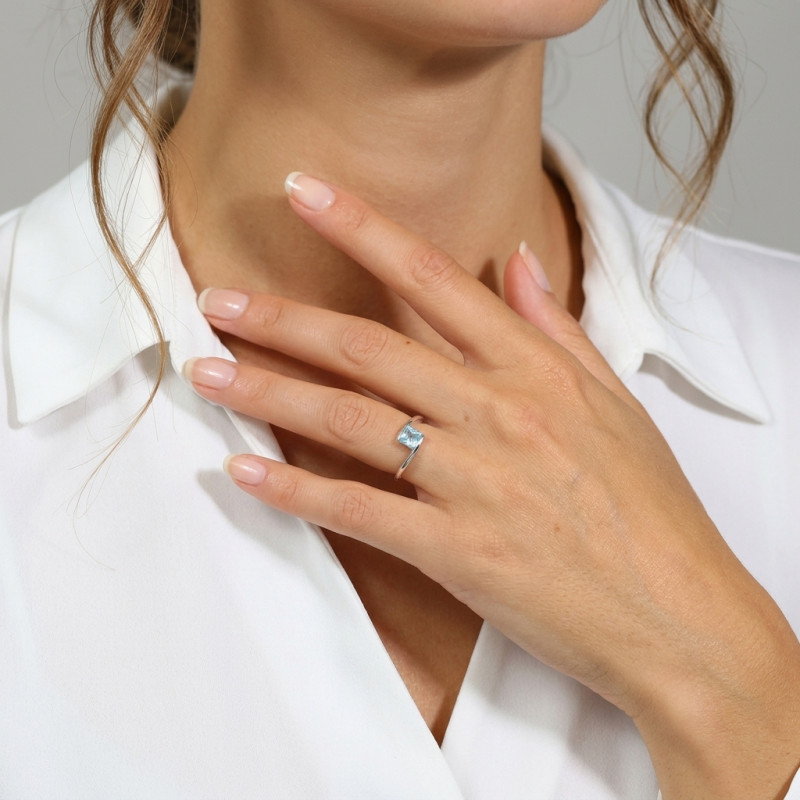 Bague Argent Topaze  Bleue Traitée  Carrée 5mm porté