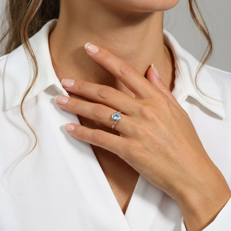 Bague Argent Topaze Bleue Traitée Ronde 7mm porté