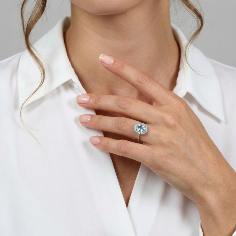 Bague Argent Topaze Bleue traitée Style Marquise porté