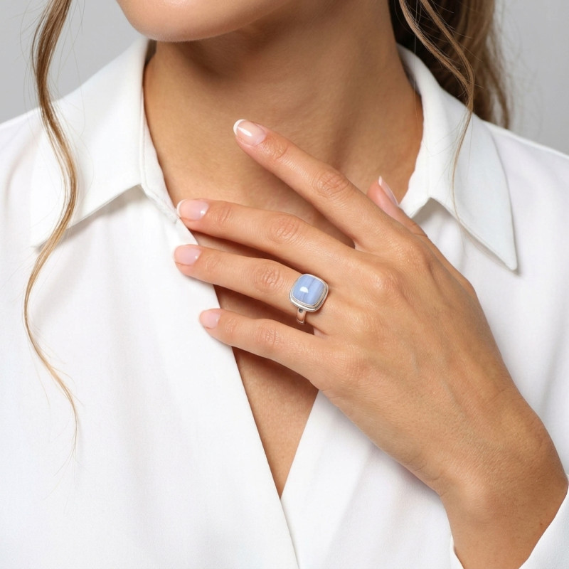 Bague Calcedoine Coussin 12mm en Argent porté