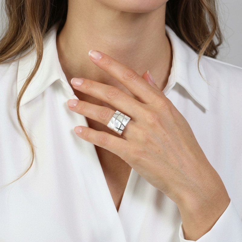 Bague Carrée Nacre en Argent 925 porté