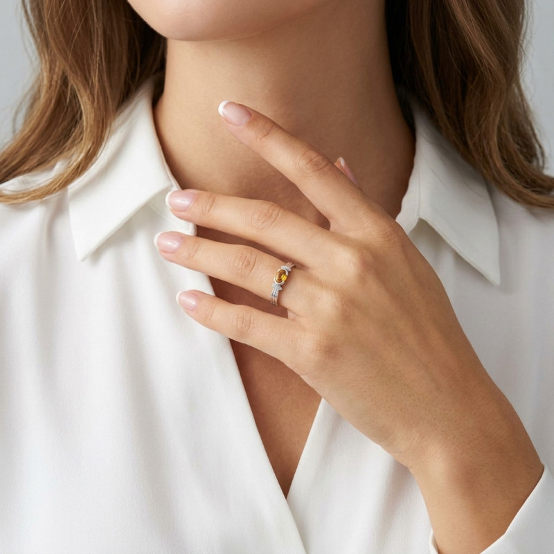 Bague Citrine 6x4mm et Diamant en Or Blanc 375  porté