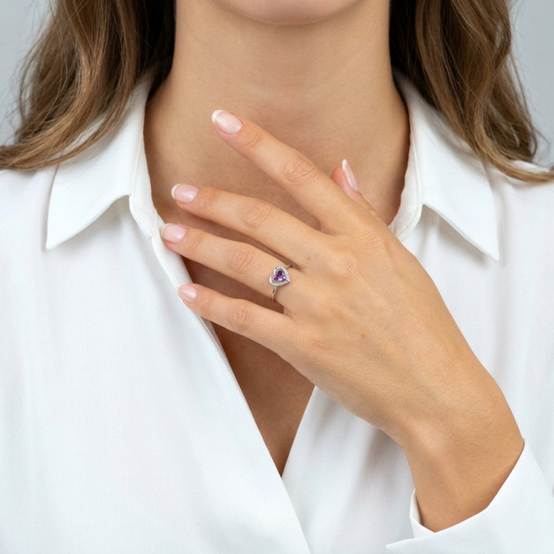 Bague Coeur Or blanc 375 Améthyste et Diamant porté