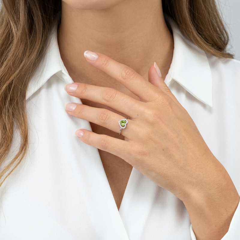 Bague Coeur Or blanc 375 Péridot et Diamant porté