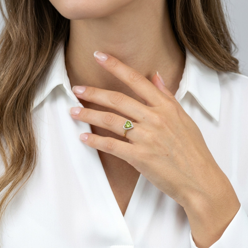 Bague Coeur Or jaune 375 Péridot et Diamant porté