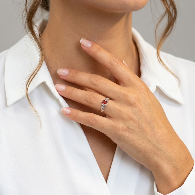 Bague Cornaline Argent Motif celtique porté