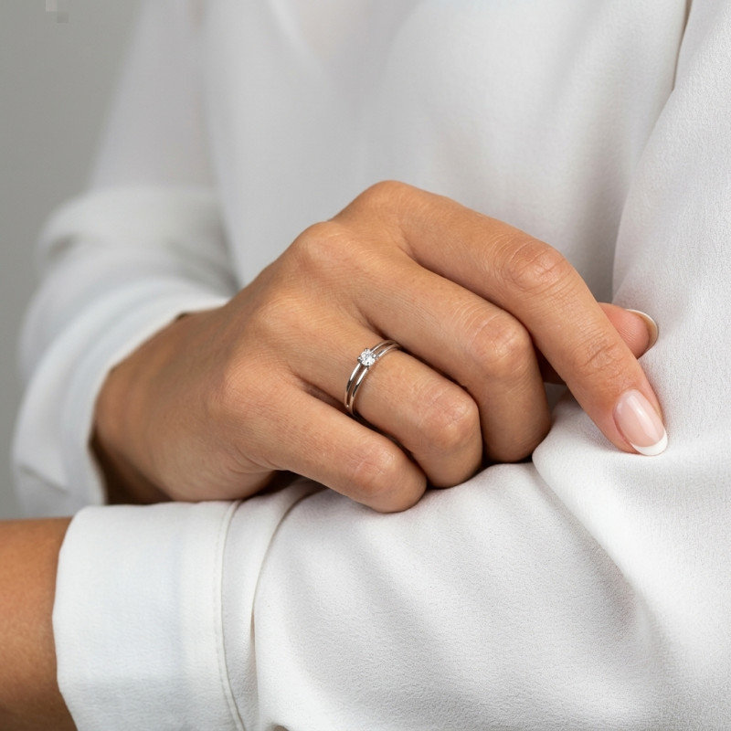 Bague  Diamant Or Blanc 750 Corps Ondulé porté