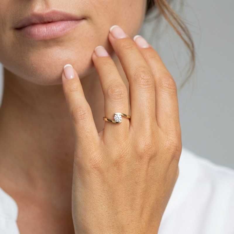 Bague Diamant Or Jaune 0.72 carat porté