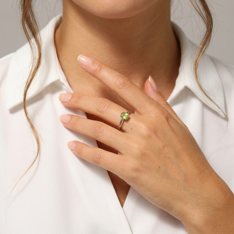 Bague Élancée Argent Péridot  Ovale 8x6mm porté