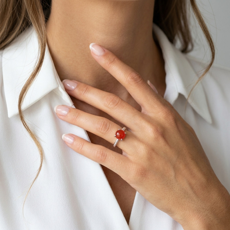 Bague en Argent 925 rhodié et Cornaline porté