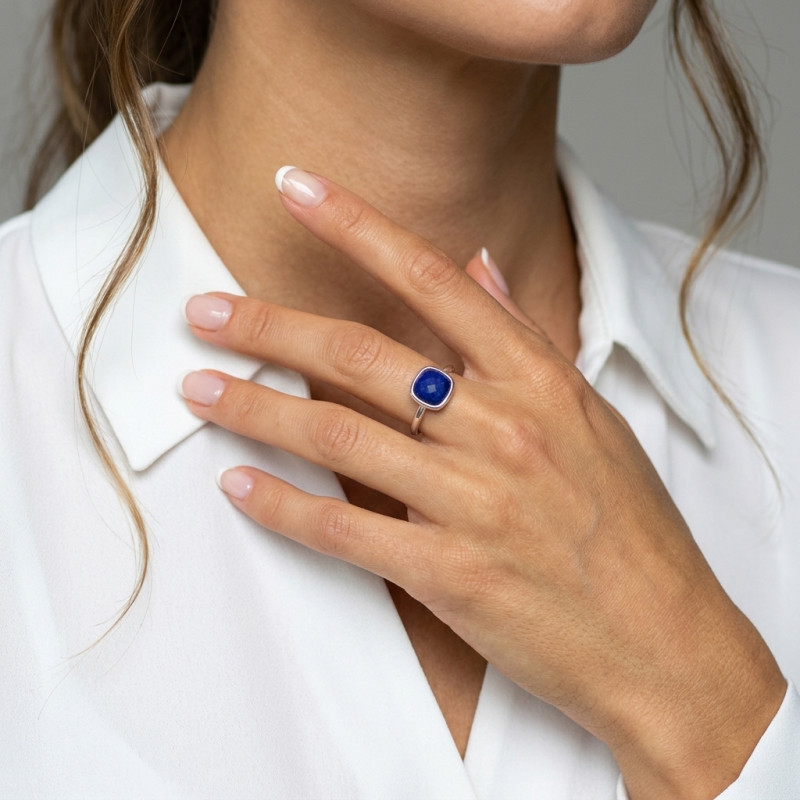 Bague en Argent 925 rhodié et Lapis Lazuli porté