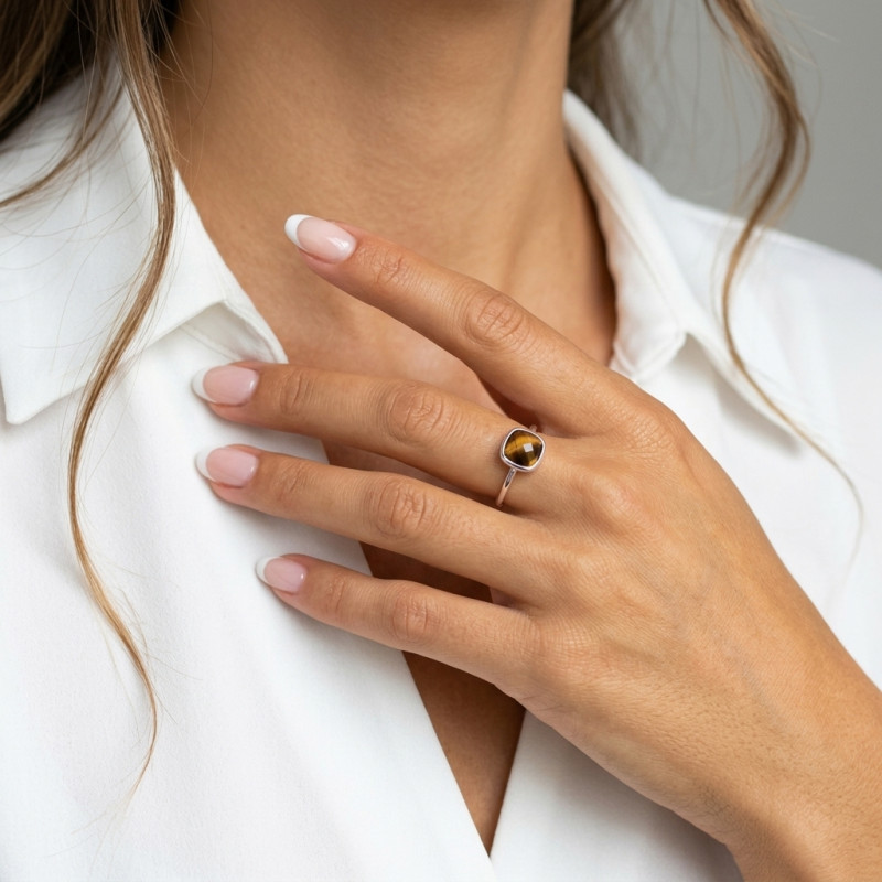 Bague en Argent 925 rhodié et Oeil de Tigre porté
