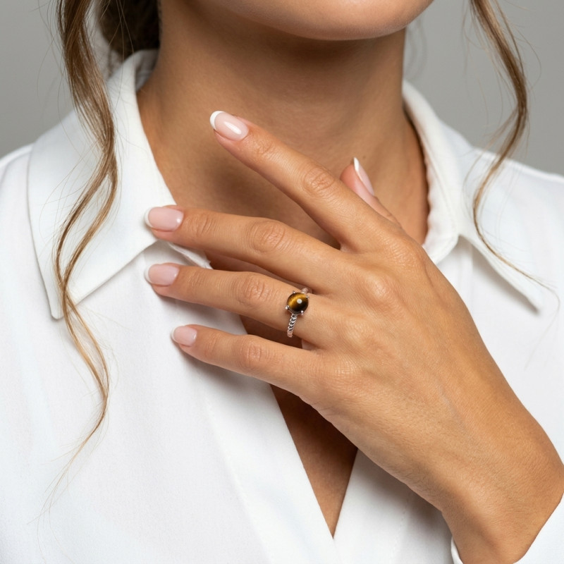 Bague en Argent 925 rhodié et Oeil de Tigre porté