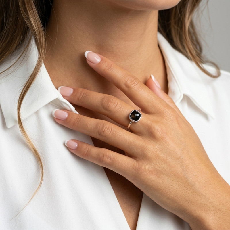 Bague en Argent 925 rhodié et Onyx porté