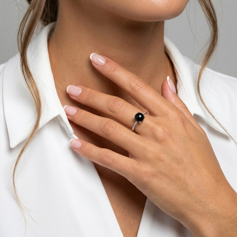Bague en Argent 925 rhodié et Onyx porté