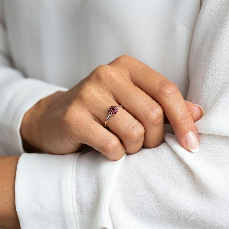 Bague en Argent 925 rhodié et Oxyde de zirconium Rouge porté