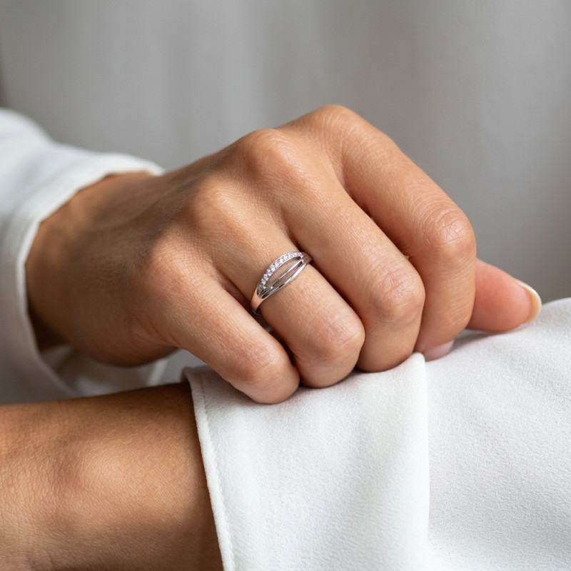 Bague en Argent 925 rhodié et Oxyde de zirconium porté