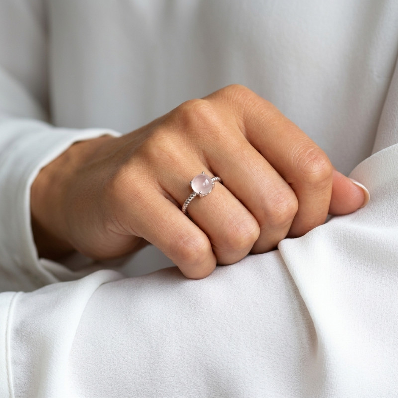 Bague en Argent 925 rhodié et Quartz Rose porté