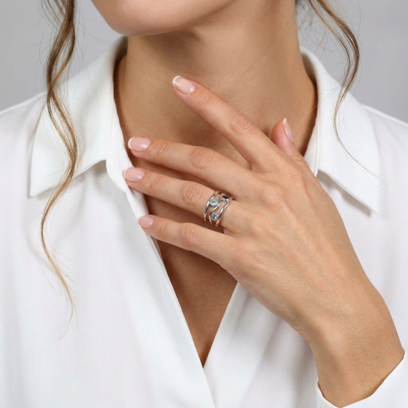 Bague Ethnique Argent et 3 Topazes Bleues traitées porté