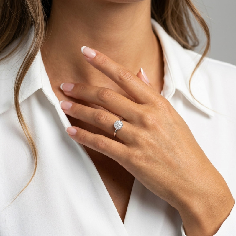 Bague Fleur en Argent 925 rhodié et Oxyde de zirconium porté