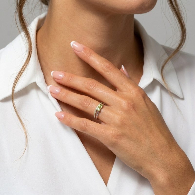 Bague Louise Argent 925 Rhodié et Péridot porté
