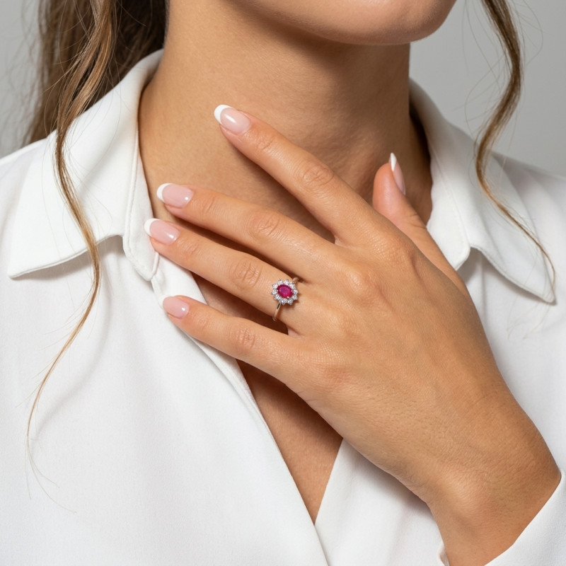 Bague Marguerite Or Blanc 750  Rubis et Diamants porté