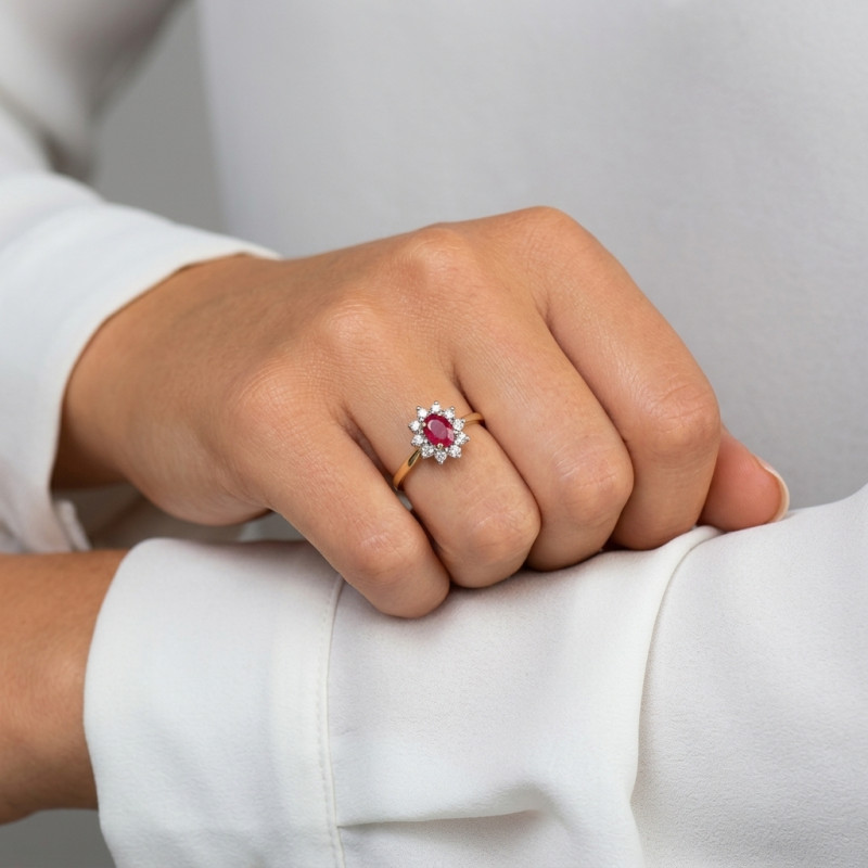 Bague Marguerite Or Jaune 750  Rubis et Diamants porté