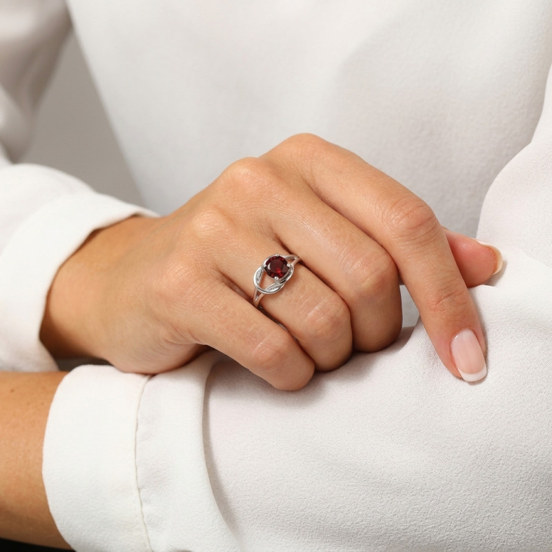 Bague Noeud d'Amour Argent Grenat porté