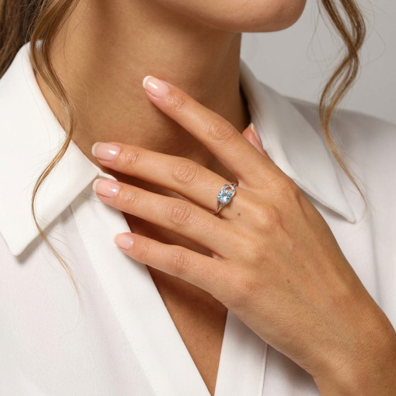 Bague Noeud d'Amour Argent Topaze bleue traitée porté