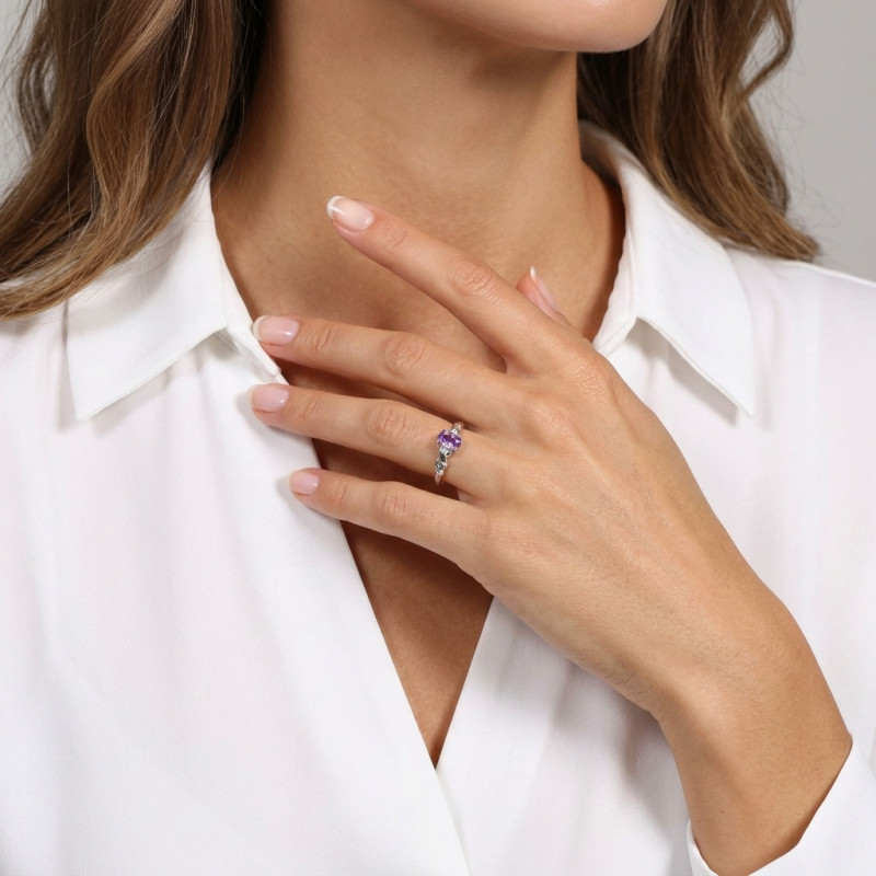 Bague Or Blanc 375 Améthyste Ovale 6x4mm et Diamant porté