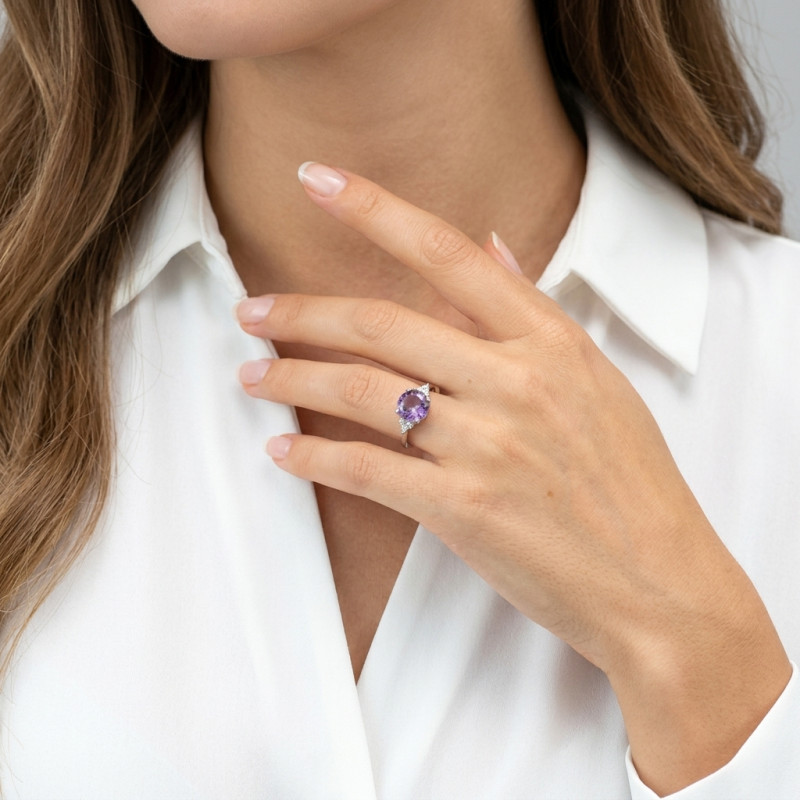 Bague Or blanc 375 Améthyste Ronde 9mm et Diamant porté