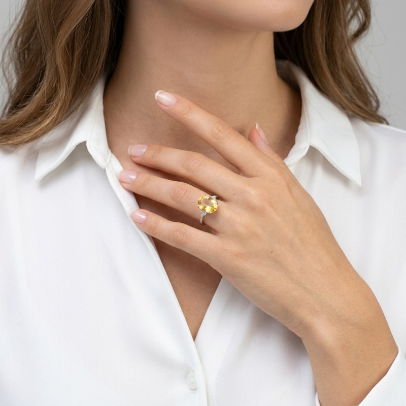 Bague Or blanc 375 Citrine Ovale 12x10mm et Diamant porté