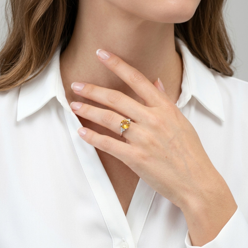 Bague Or blanc 375 Citrine Ronde 9mm et Diamant porté