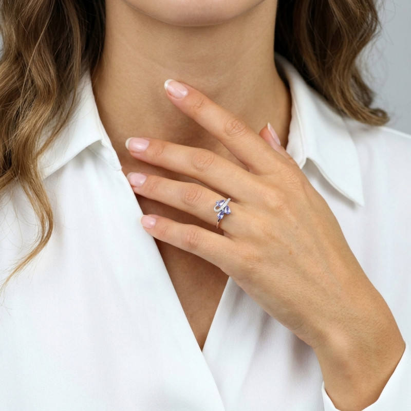 Bague Or blanc 375 Tanzanite et Diamant porté