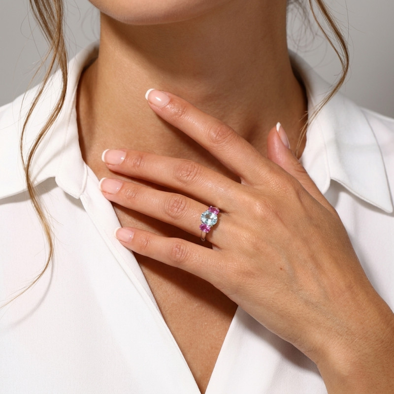 Bague Or Blanc 750 Aigue Marine Ovale et Tourmaline Rose porté