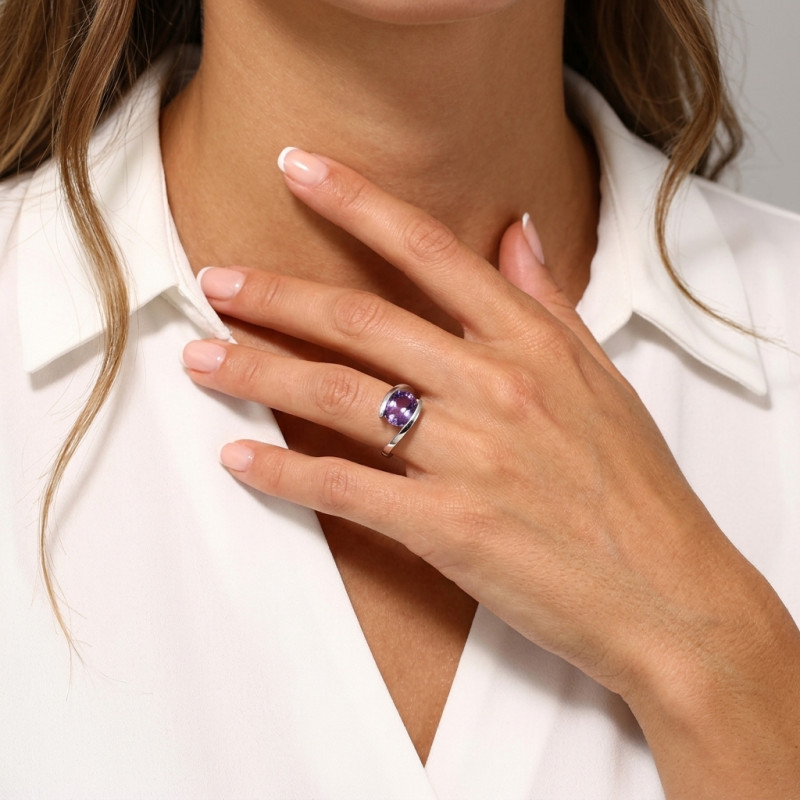 Bague Or Blanc 750 Améthyste Ovale 10x8mm porté