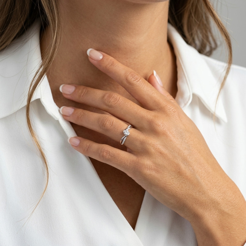 Bague Or Blanc 750  Diamant  0.20 carat porté