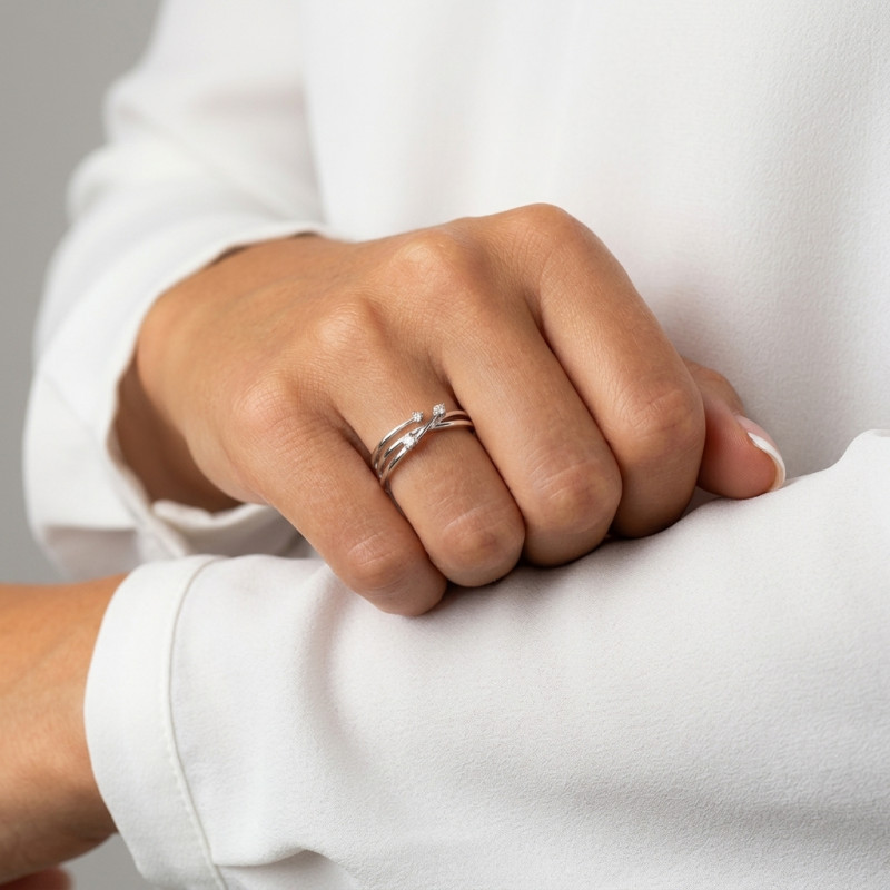 Bague Or Blanc 750 et 3 Diamants porté