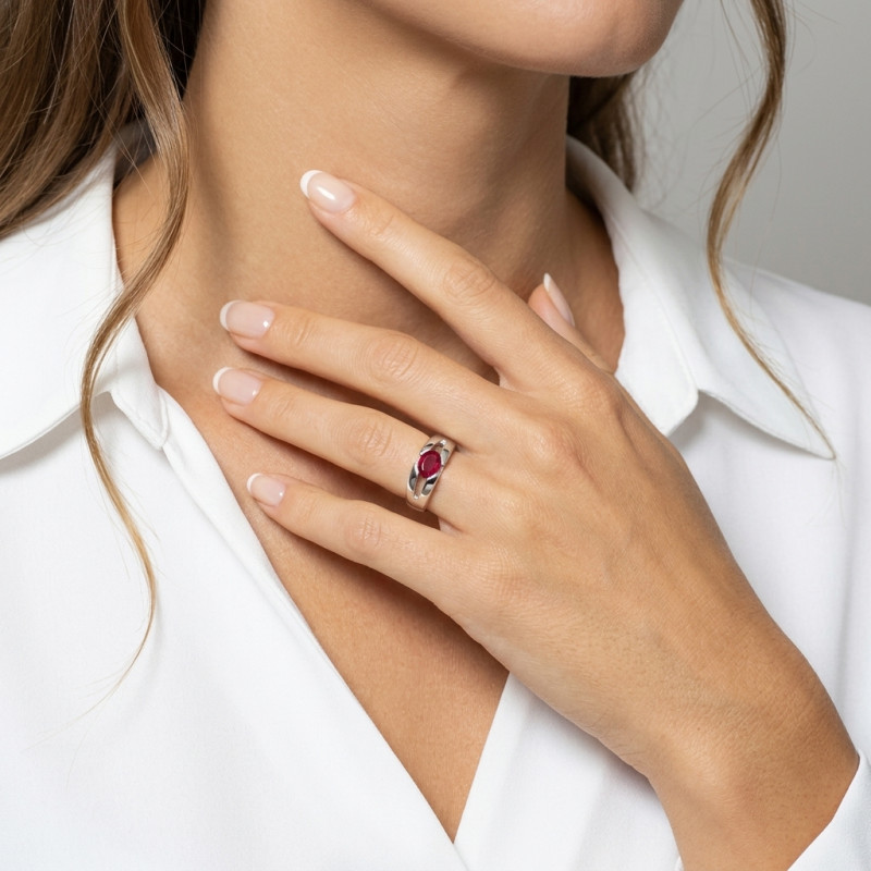 Bague Or Blanc 750  Rubis Ovale 8x6mm porté