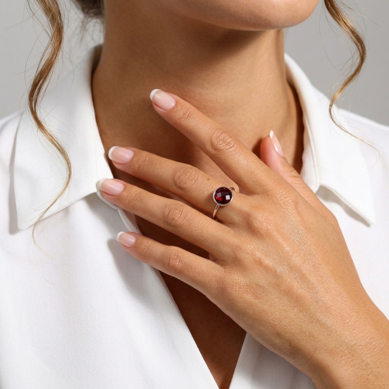Bague Or Blanc Grenat Rond 10mm porté