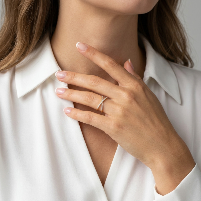 Bague Or Jaune 375 Anneaux Croisés et Oxydes porté