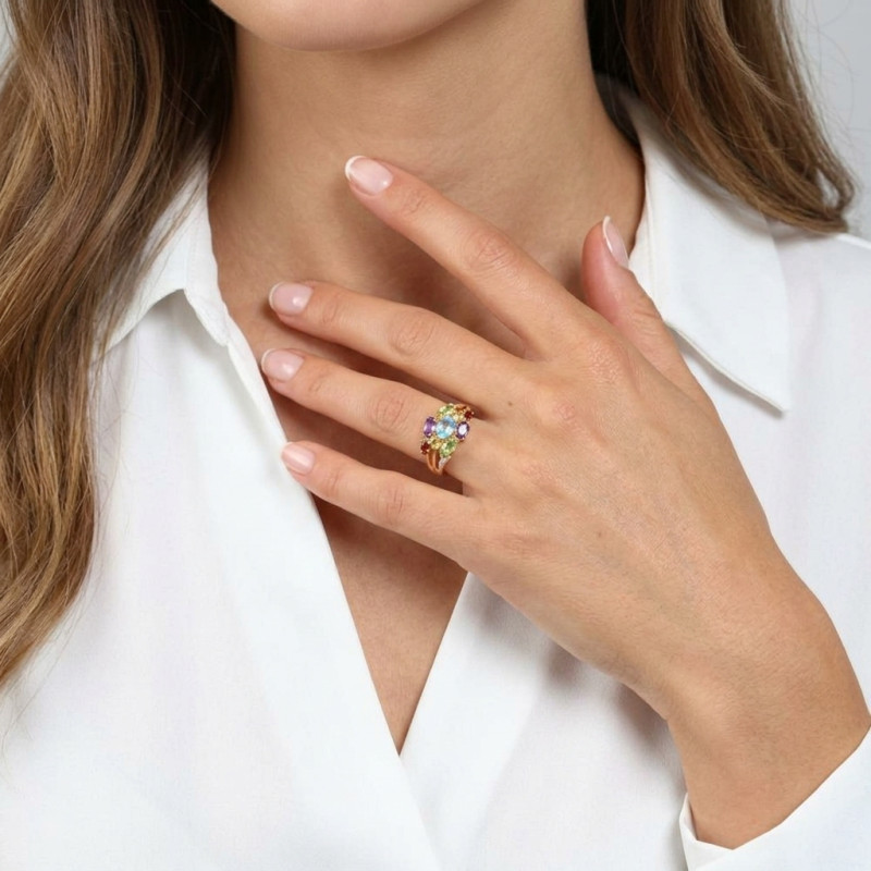 Bague Or jaune 375 et pierres fines porté