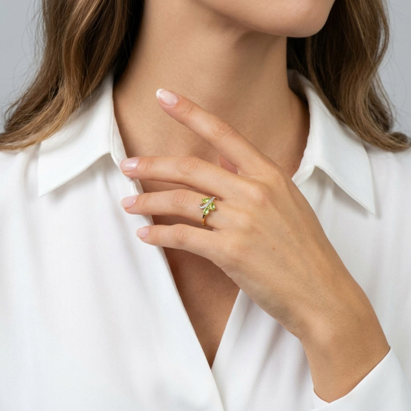 Bague Or jaune 375 Péridot et Diamant porté