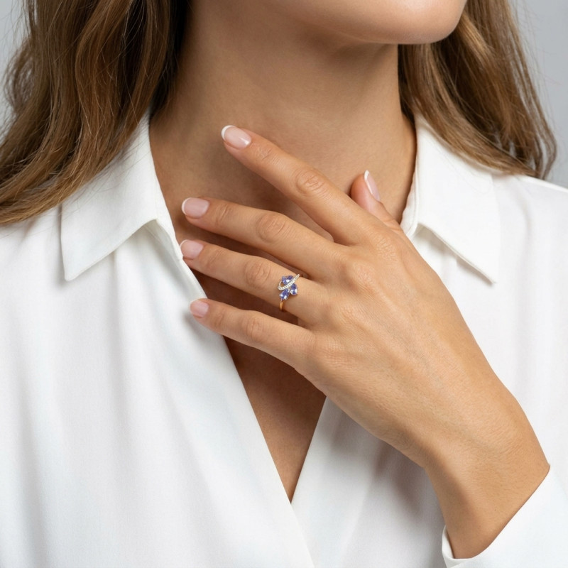 Bague Or jaune 375 Tanzanite et Diamant porté