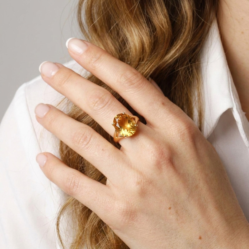Bague Or jaune 750 Citrine Ovale 16x12mm porté